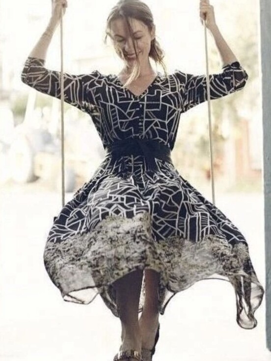 Anthropologie Dresses & Skirts - Anthroplogie Moulinette Souers Equinox 6 Black White Geometric Print VNeck Dress